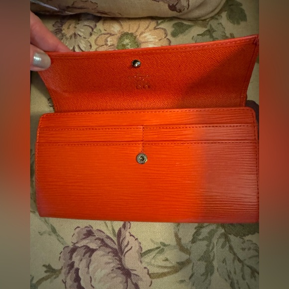 LOUIS VUITTON Piment Epi Leather Sarah Wallet - Picture 10 of 11